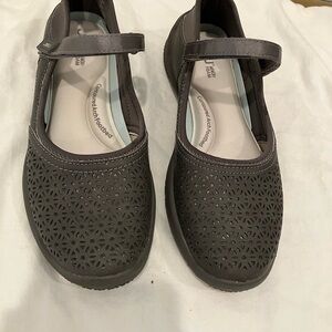 jBU black Mary Jane flats with memory foam arch support. Closed toe. Size 8.